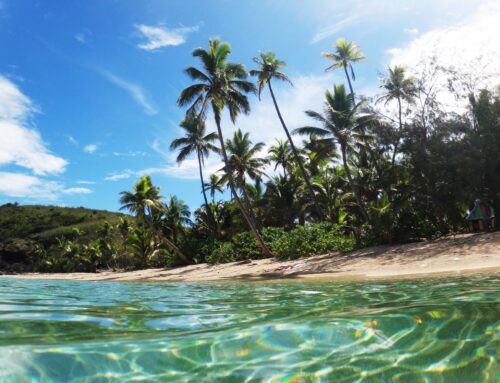 Varpaat hiekkaan Fidzin Barefoot Islandilla