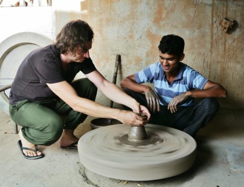 Rajasthanin moottoripyöräjumala ja oopiumimaistiaiset