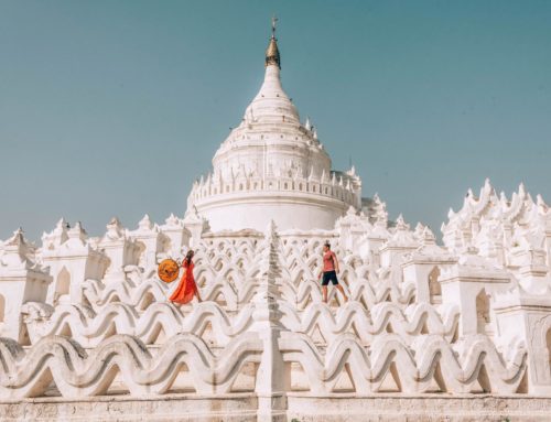 Mandalayn valkoinen temppeli ja kuuluisa U Bein -silta