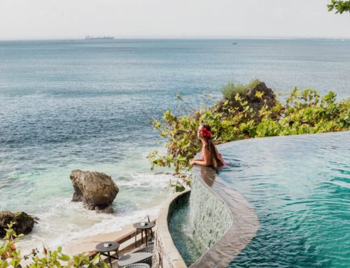 Hotelli 12 uima-altaalla Balin Uluwatussa